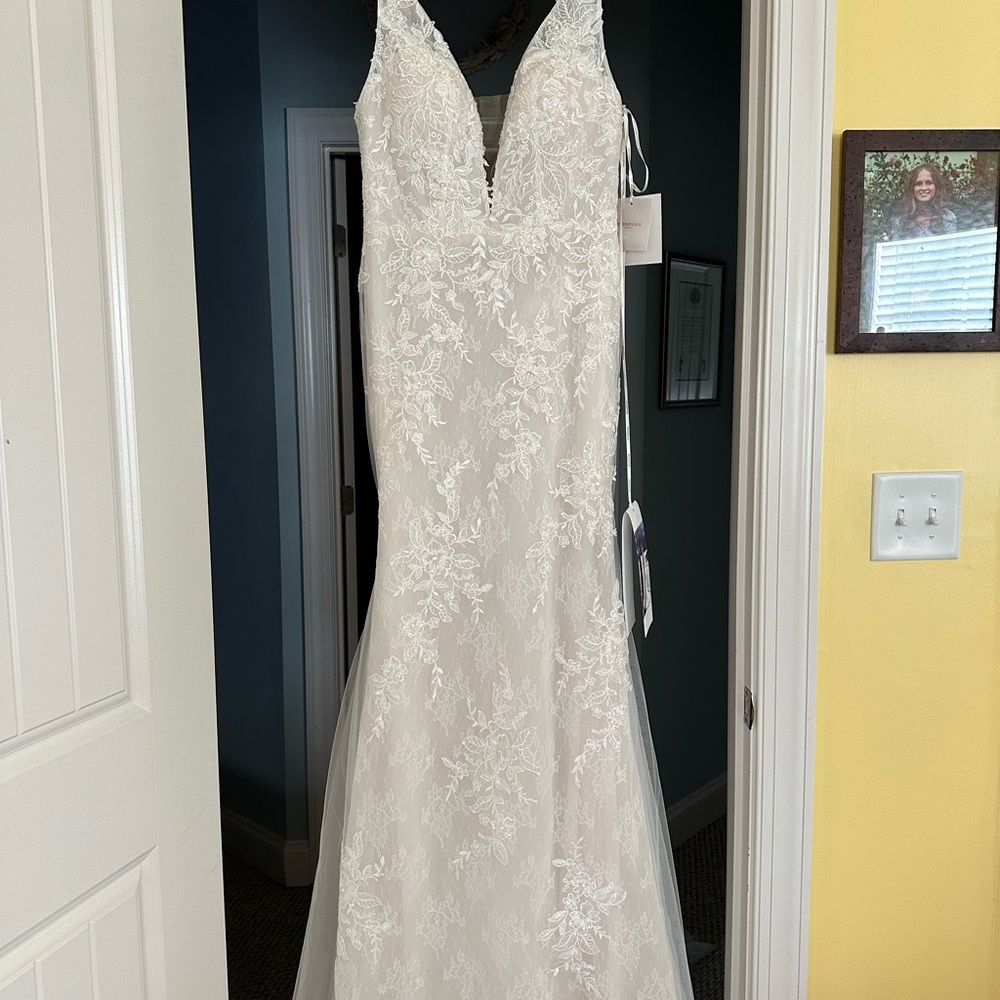 Pronovias wedding dress/size 14